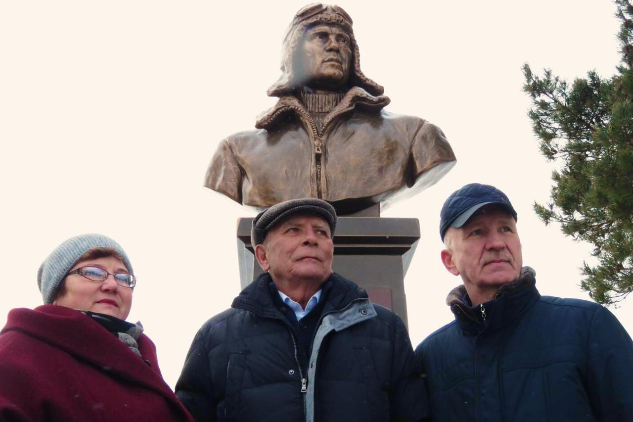 Под Ковровом открыт памятник Михаилу Водопьянову